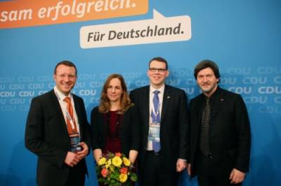 Mit Dr. Jan-Marco Luczak (MdB), Hildegard Bentele (MdA und Listenplatz 3 auf der Europaliste) und Joachim Zeller (MdEP und Listenplatz 1 auf der Europaliste) - Mit Dr. Jan-Marco Luczak (MdB), Hildegard Bentele (MdA und Listenplatz 3 auf der Europaliste) und Joachim Zeller (MdEP und Listenplatz 1 auf der Europaliste)